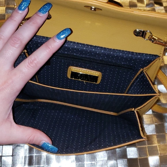 Urban Expressions Crossbody - Picture 4 of 6